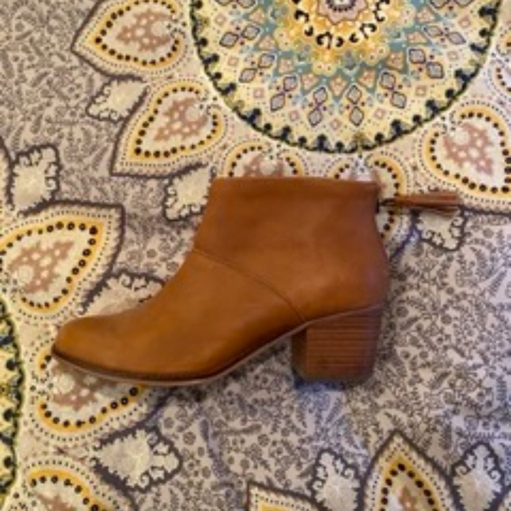 Tom's booties